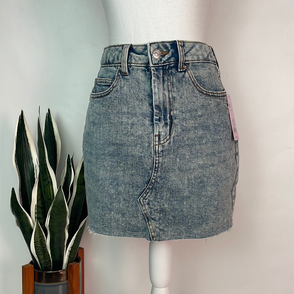 NWT Women’s Medium Blue Distressed Denim Skirt - Wild Fable